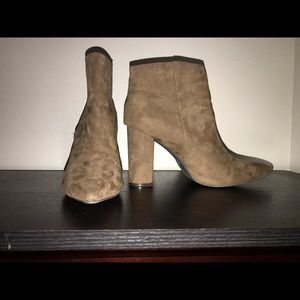 Pointed toe velvet heels